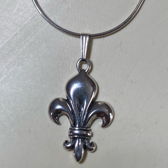 Sterling Silver Fleur-de-lis Pendant & Chain - Picture 2 of 16